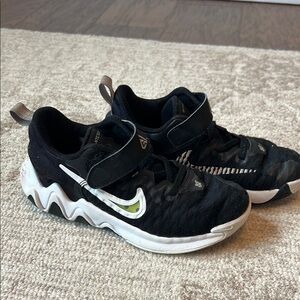 Nike Giannis little boys slip on sneaker with Velcro strap. Size 2, gently used.